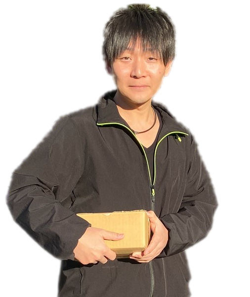段ボールを持つドライバー