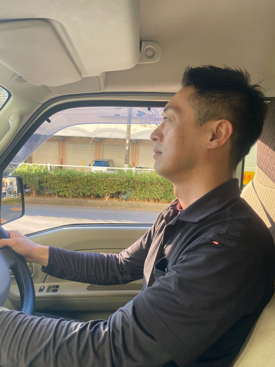 運転するドライバー