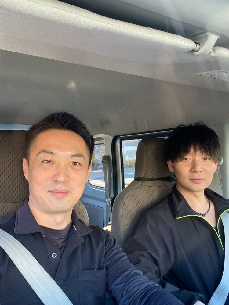 車内のドライバー2人